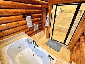 Badekar, boblebad, hårføner og håndklær