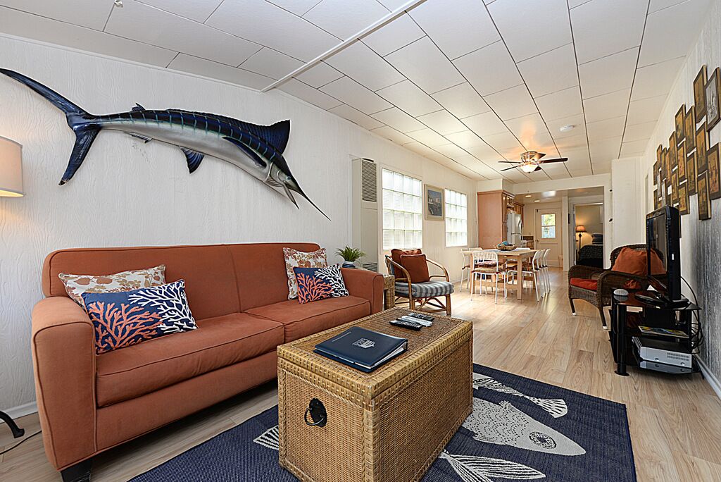 319CA: Delightful Cottage, Newly Remodeled, 2.5 Blocks from Beach, WIFI, BBQ - 3