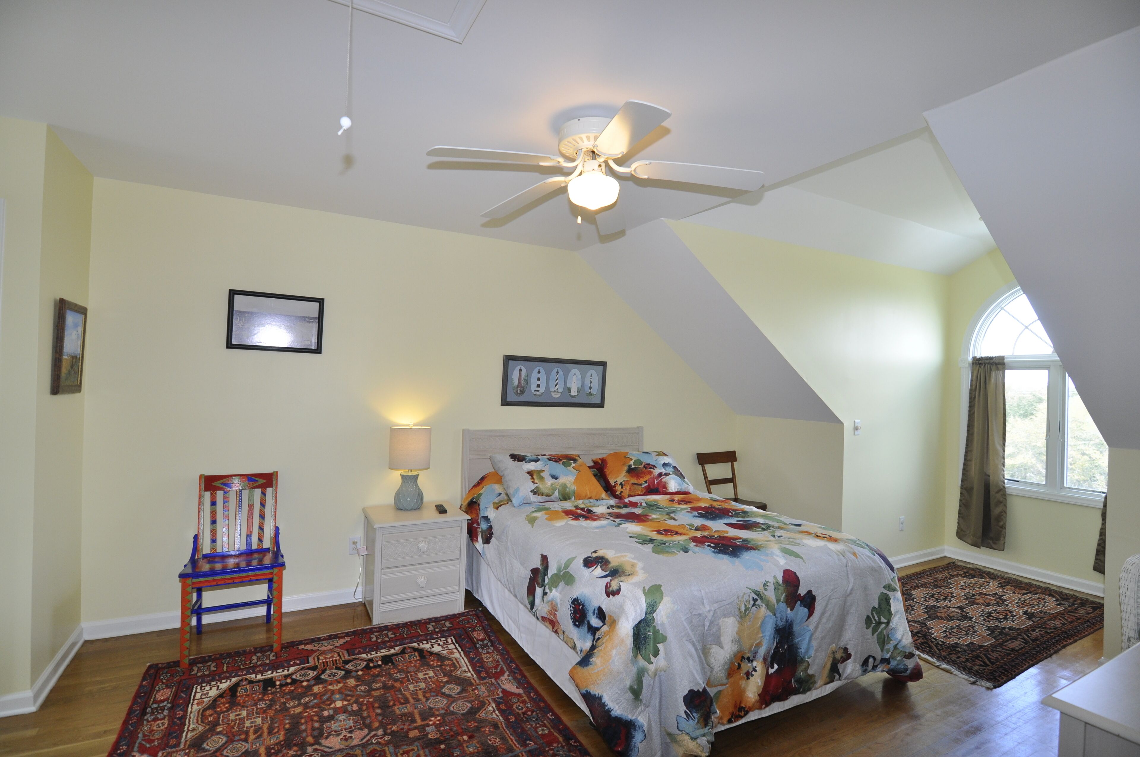 William's Villa:  Spacious centrally located condo, cathedral ceilings