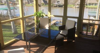 Cozy Camp With Sun Decks! Near New Orleans and Baton Rouge.!