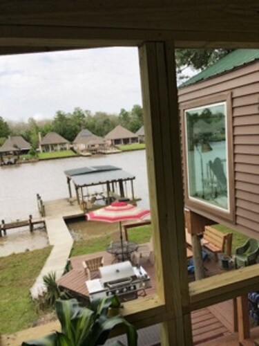 Cozy Camp With Sun Decks! Near New Orleans and Baton Rouge.!