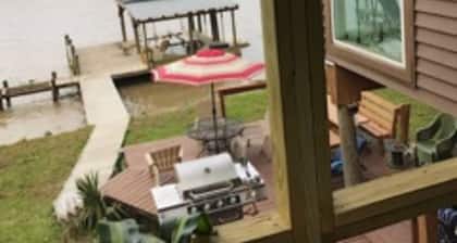 Cozy Camp With Sun Decks! Near New Orleans and Baton Rouge.!