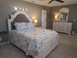 4 bedrooms, desk, iron/ironing board, travel crib