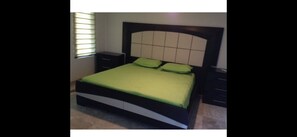 4 habitaciones, tabla de planchar con plancha y wifi gratis