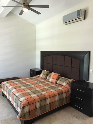 4 bedrooms, iron/ironing board, free WiFi, bed sheets