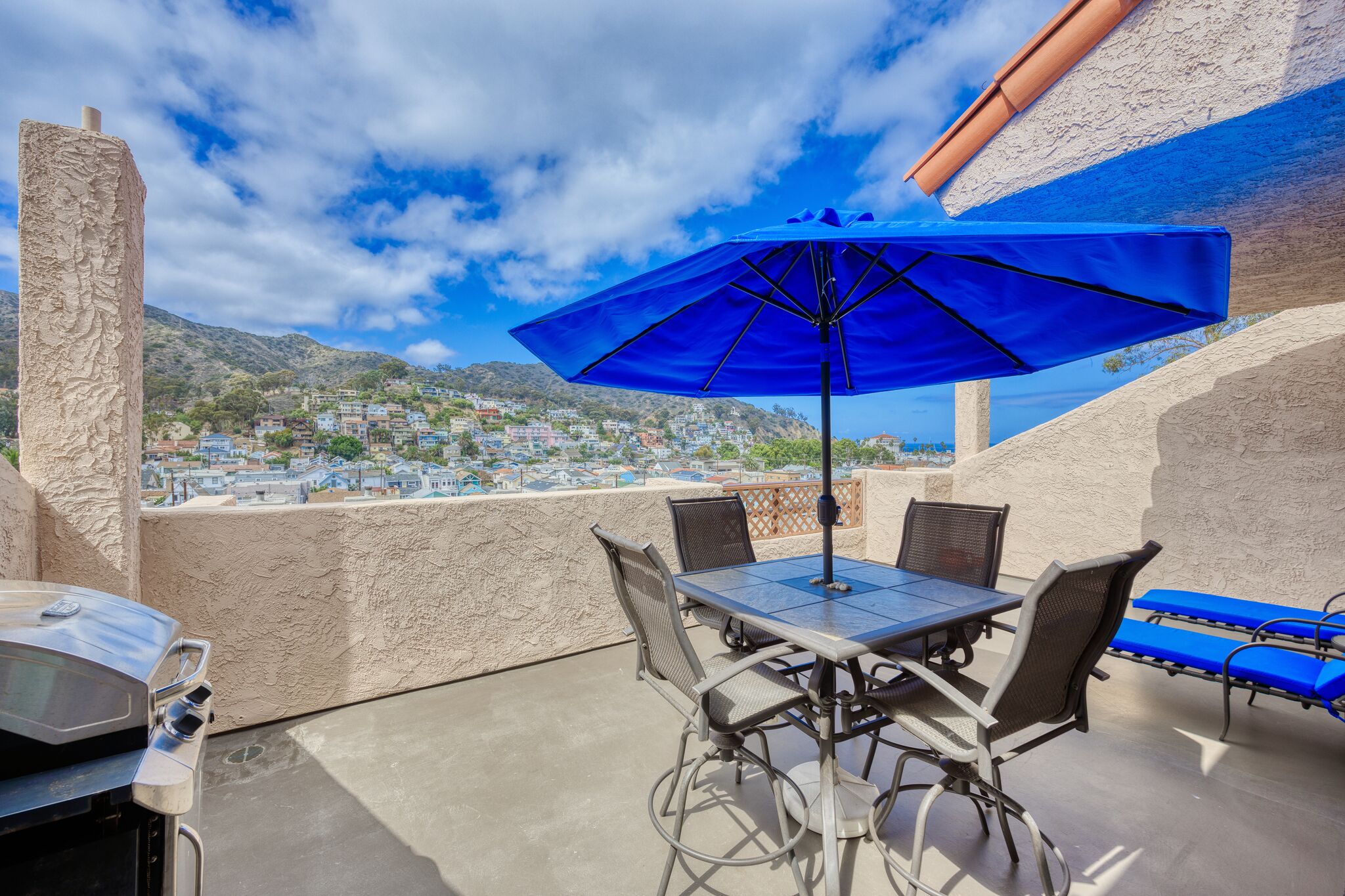 B42: Beautiful Condo, Private Balcony, Hillside and Harbor Views - Bahia Vista -