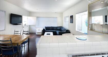 Classic Catalina Cottage, 2. 5 cuadras de la playa y tiendas, WIFI