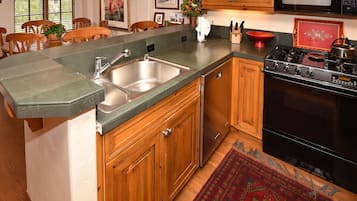 KylskÄp, mikrovÄgsugn, ugn och spishÀll