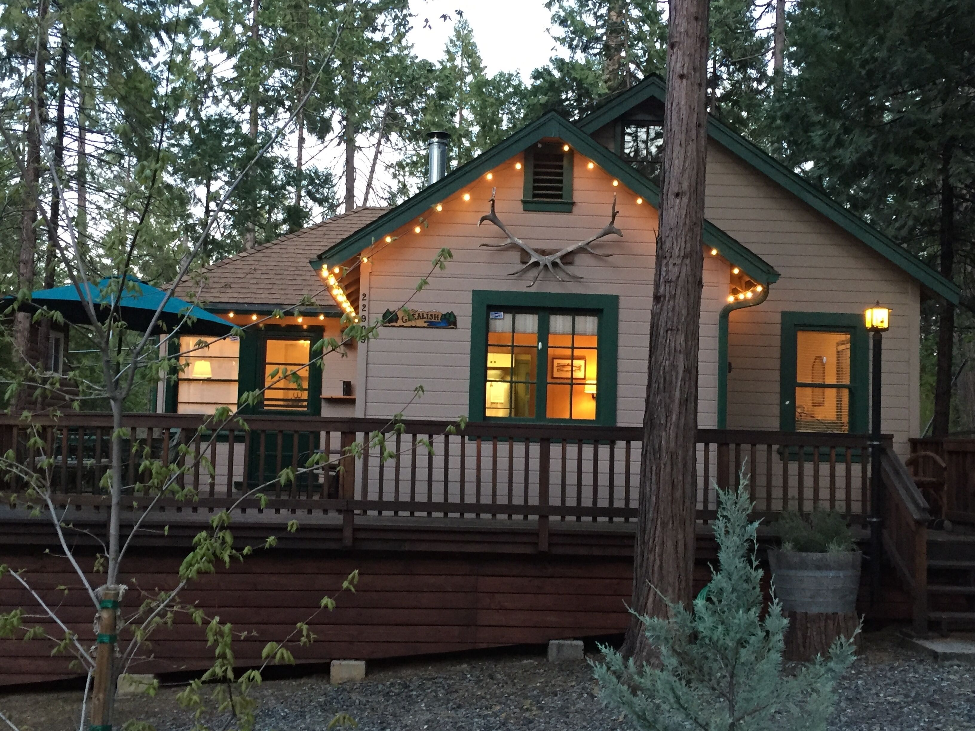 2 BR / 2 BA with Loft, Sleeps 8-10  Near town; Twain Harte Lake Privileges!