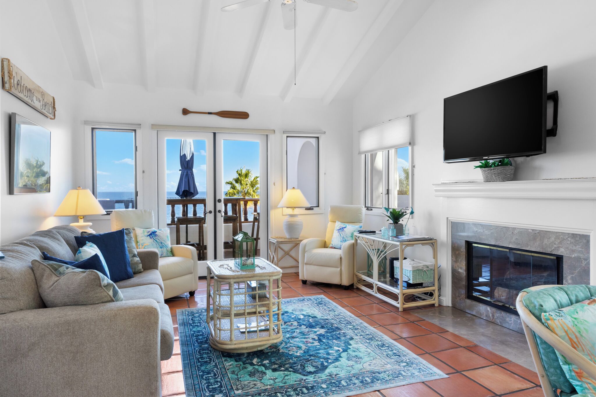 TV, fireplace