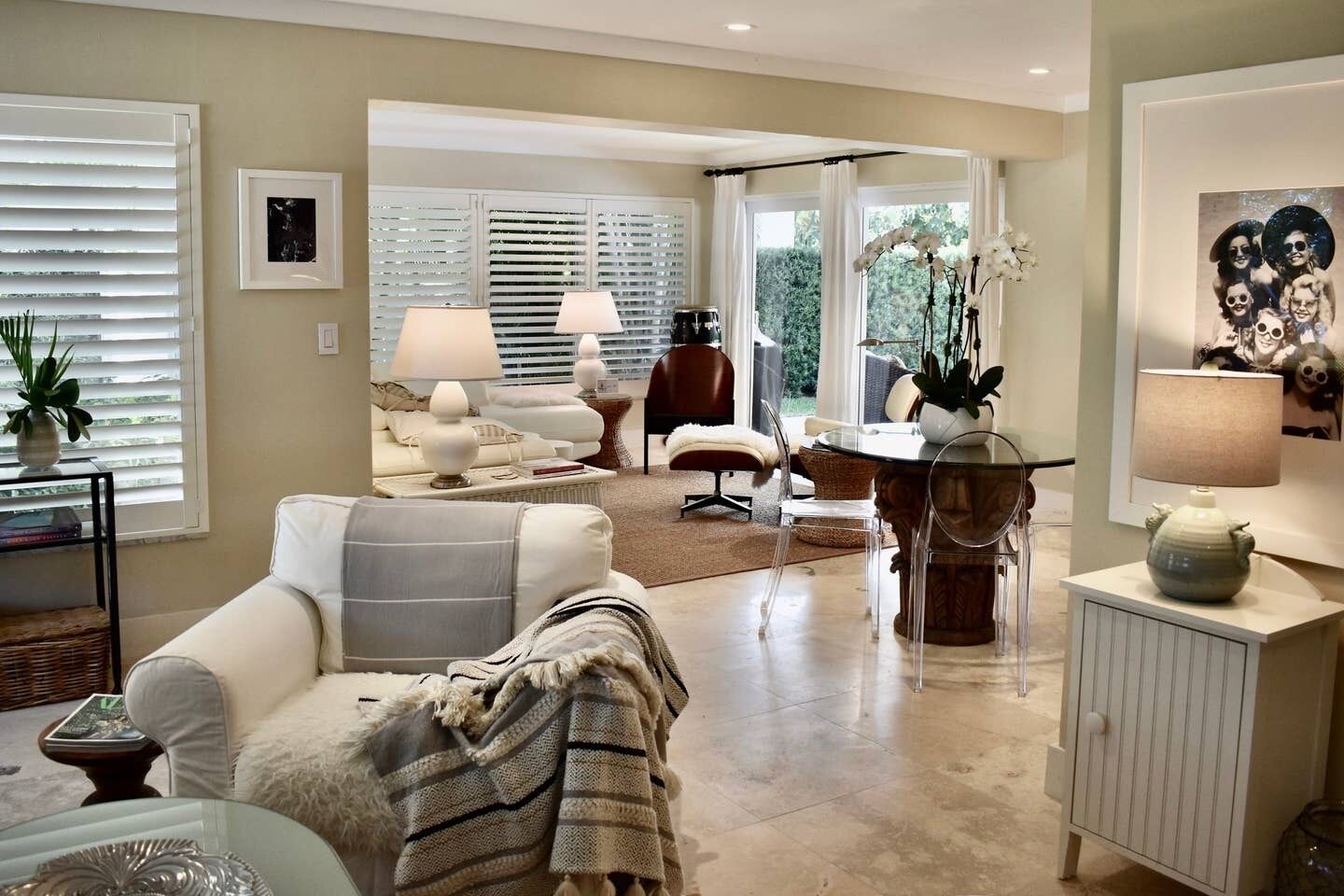 Smart TV, Netflix, Hulu, DVD player