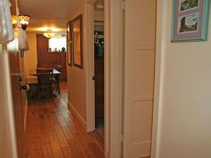 Dining - 329CA: Quaint Cottage in Avalon, Arts & Crafts Style, Charming Front Porch, A/C (Avalon)
