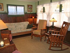 TV, fireplace - 329CA: Quaint Cottage in Avalon, Arts & Crafts Style, Charming Front Porch, A/C (Avalon)