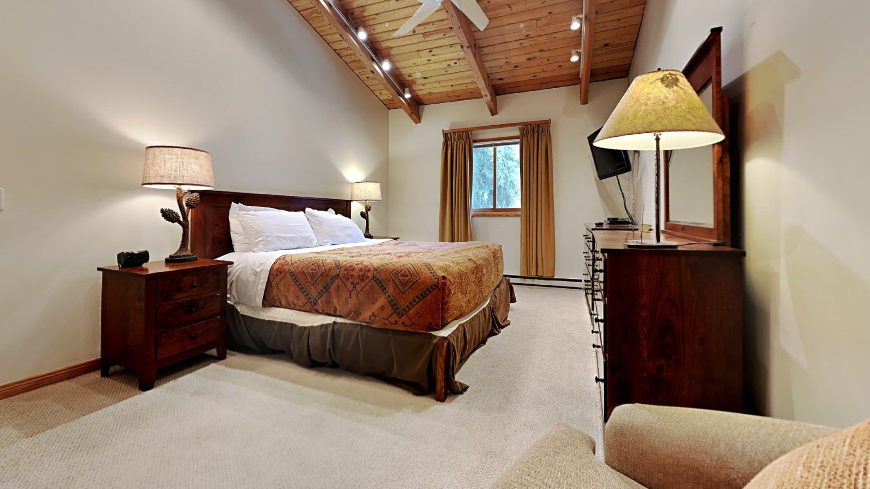 3 bedrooms, iron/ironing board, travel cot, WiFi