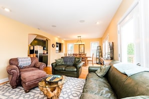 TV, fireplace, DVD player, table football - NEW BUFFALO HOME CLOSE TO BEACH & DOWNTOWN! (New Buffalo)