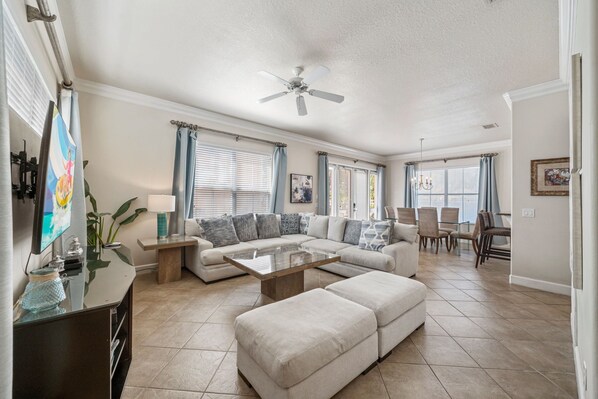 Télévision, cheminée