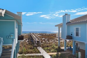 Property grounds - “Beauty and the Beach” Gulf Front Townhome! Gulf Views! Pool (Pensacola Beach)