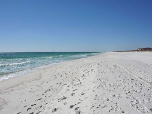 “Beauty and the Beach” Gulf Front Townhome! Gulf Views! Pool