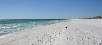 “Beauty and the Beach” Gulf Front Townhome! Gulf Views! Pool