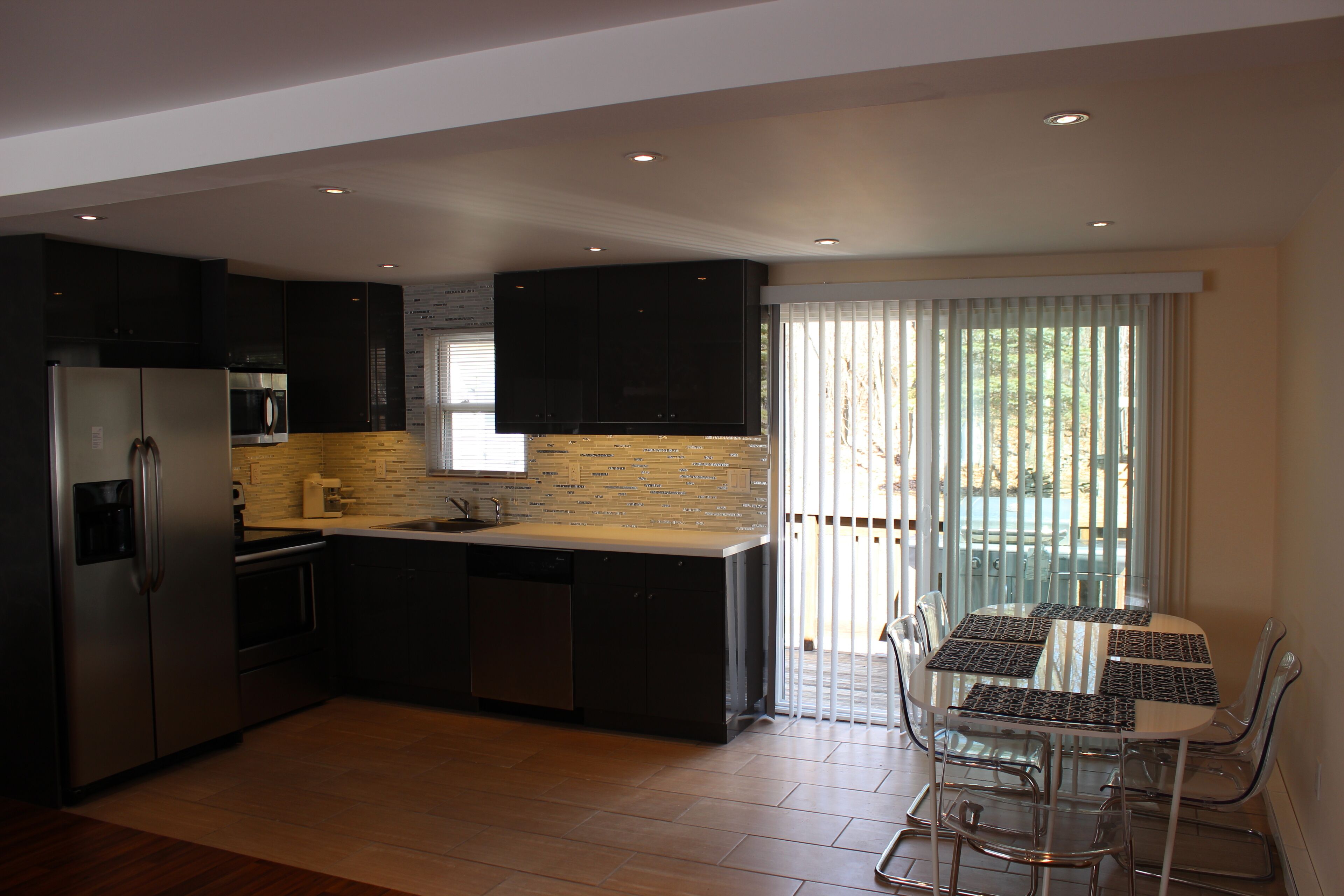 Cozy Pocono Home w/ Hot Tub, Sauna, Game Room, A/C, Cable TV, WIFI, 