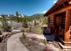 Property grounds - Book for Winter! Spanish Peaks Cabin -Stunning Views, Hot Tub! Easy Ski Access! (Big Sky)