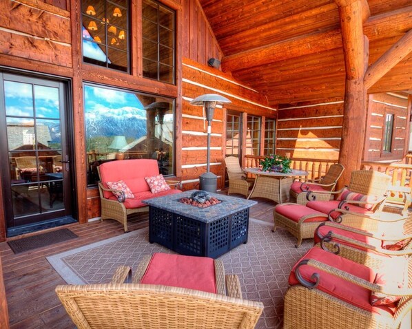 Terrace/patio - Book for Winter! Spanish Peaks Cabin -Stunning Views, Hot Tub! Easy Ski Access! (Big Sky)