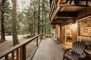 Terrace/patio - 27GS - Wi-Fi - EV Charger - F/P - Pets Ok by RedAwning (Glacier)