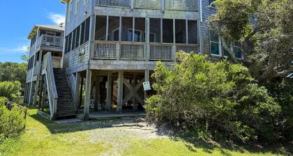 Ms Joy Bell: Pet friendly, decks, screened porches, distant waterview