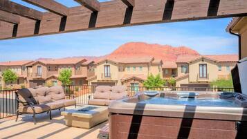 Bañera de hidromasaje al aire libre