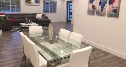 “The White House” You will have the best experience