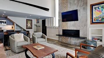 Tv, pejs, dvd-afspiller, videobibliotek