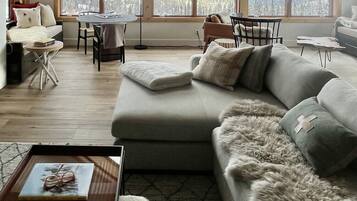 Televisión, chimenea