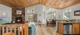 Family Cabin in Kings Beach | Queen Suite, Bunk Room, Near Shops & Ski Resorts