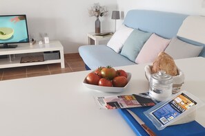 TV - Renovated Relaxing Oasis with Scenic Views in Tranquil Lajares, Fuerte (La Oliva)