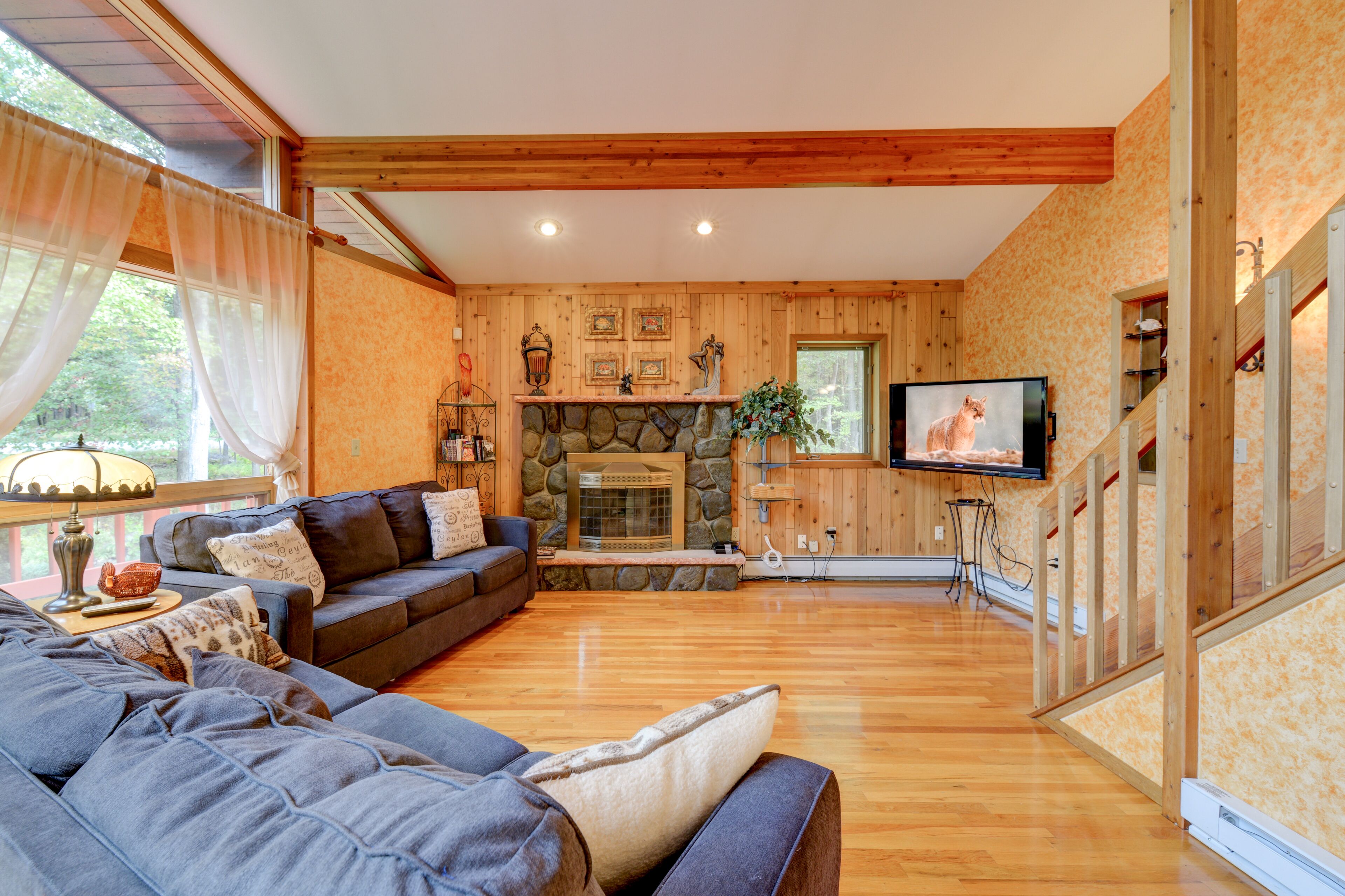 Pocono Chalet! HEATED POOL OPEN THRU NOVEMBER  Dog Friendly  Sauna  Fire Pit 