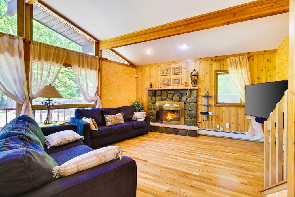 Pocono Chalet! HEATED POOL OPEN THRU NOVEMBER  Dog Friendly  Sauna  Fire Pit 