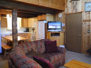 Televisión y chimenea 