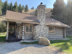 Exterior - Ponderosa Cabin at Rye Creek Lodge (Darby)