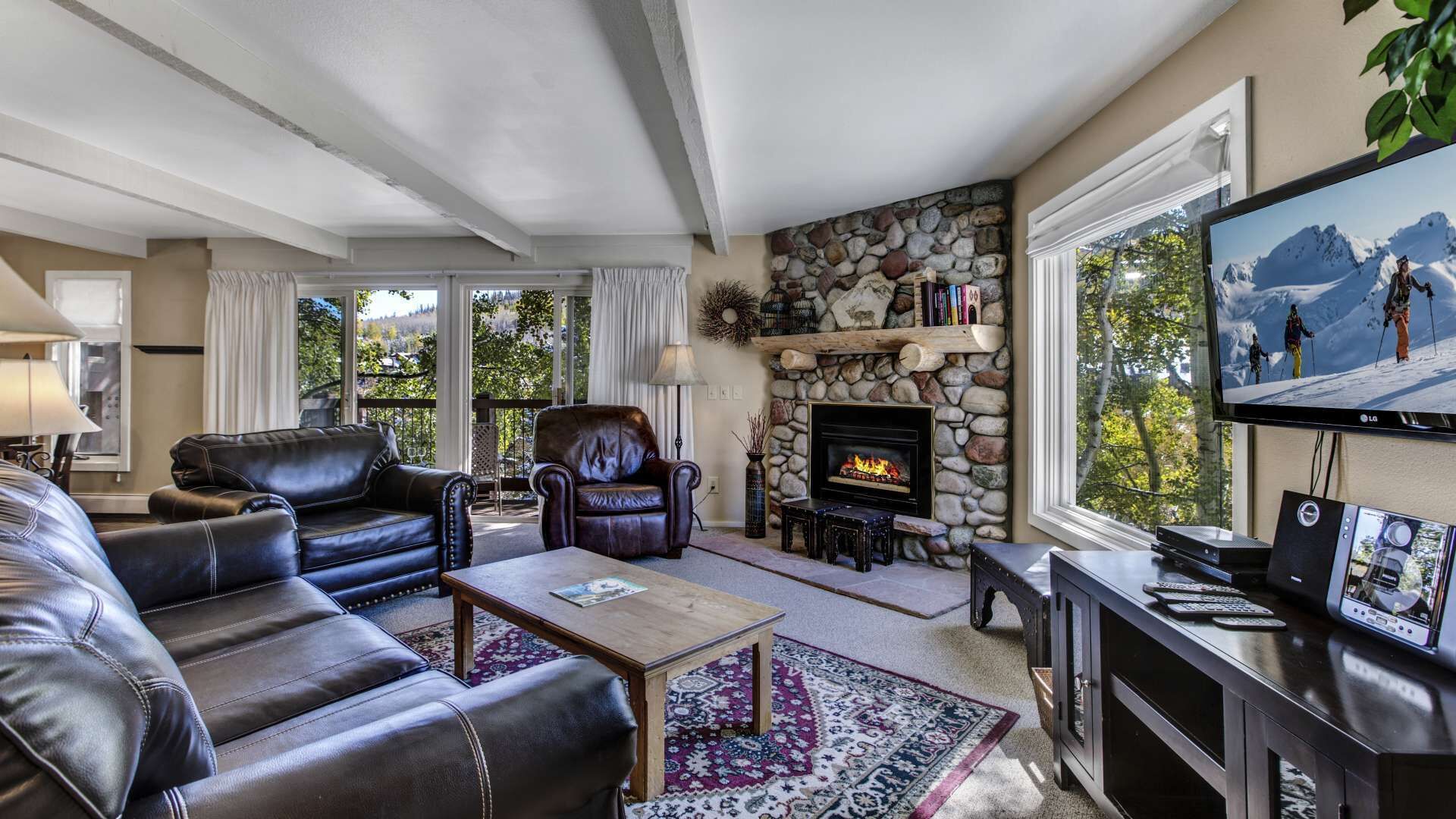 Aspen - Woodbridge Condos 19C