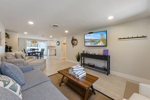 TV, DVD player, books, music library - Pure Bliss: Heated Pool, Lanai, Walk to Beach (Anna Maria)
