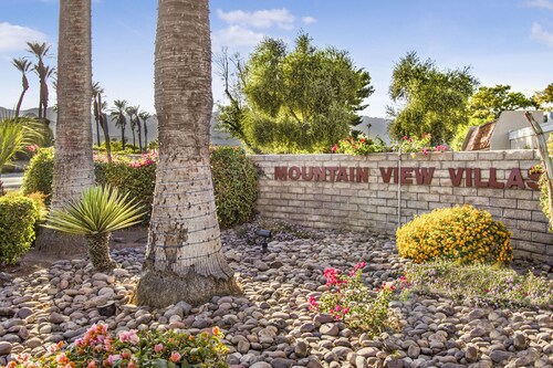 Cozy End Unit 3 Bedroom Condo at gated Mountain View Villas - Tennis - Pools- Sp