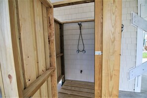 Shower, hair dryer, toilet paper - Relax at Beach Therapy, a 3-bedroom retreat in Surf City, perfect for family fun! (Surf City)