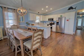 Dining - Relax at Beach Therapy, a 3-bedroom retreat in Surf City, perfect for family fun! (Surf City)