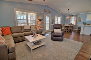 Smart TV, DVD player - Relax at Beach Therapy, a 3-bedroom retreat in Surf City, perfect for family fun! (Surf City)