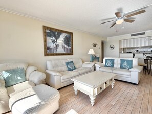 TV, DVD-spiller og stereoanlegg