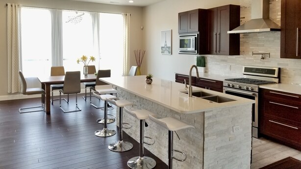 Unclassified image, 1 of 25, button - Luxurious & Modern. 4-story 5BDR House. Rooftop Deck w/ amazing Arch Views!  (St. Louis)