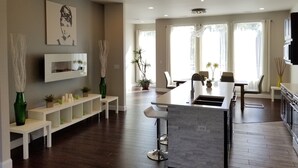 Unclassified image, 2 of 25, button - Luxurious & Modern. 4-story 5BDR House. Rooftop Deck w/ amazing Arch Views!  (St. Louis)