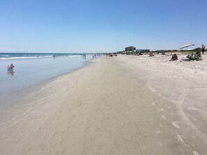 Beach - Condo with 2 Bedrooms, 2 Bathrooms, Sleeps 6 Comfortably, Side View Room (Cocoa Beach)