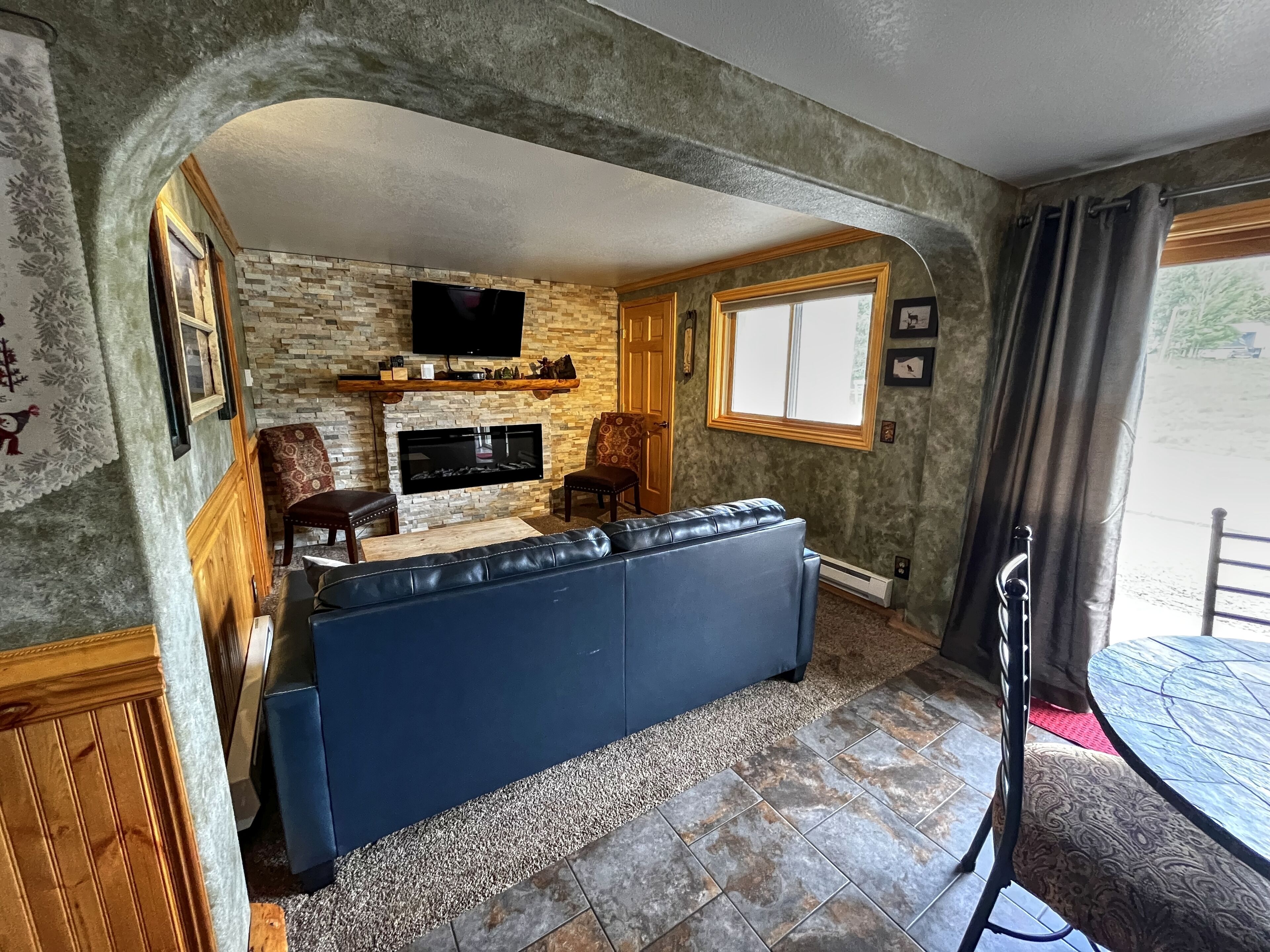 Mountain Views, and Game Room!  On Shuttle Route!