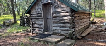 Log Cabin with Pontoon, Beautiful Spring Fed Sand Bottom Leader Lake